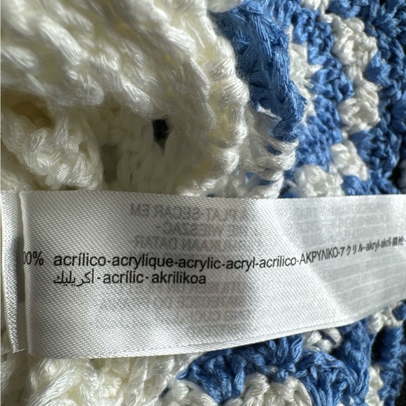 ZARA Blogger’s Favorite Floral Crochet Knit Top, Size S. - Picture 6 of 8